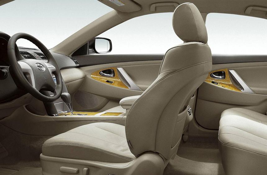 Надёжная, но бесит: почему Toyota Camry — машина не для каждого