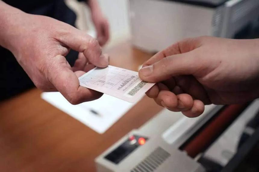 Россиян предупредили об отмене автопродления водительских удостоверений