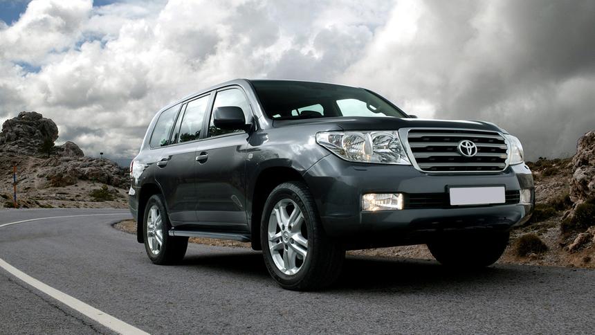 Неуклюжий бегемот без тормозов: почему вам точно не нужна Toyota Land Cruiser 200