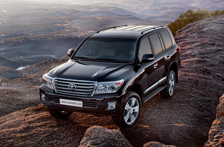 Неуклюжий бегемот без тормозов: почему вам точно не нужна Toyota Land Cruiser 200