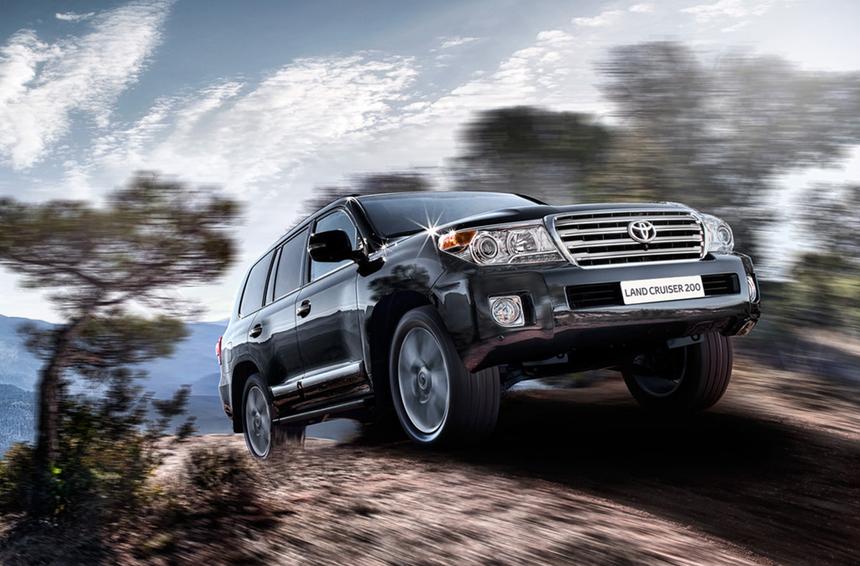 Неуклюжий бегемот без тормозов: почему вам точно не нужна Toyota Land Cruiser 200