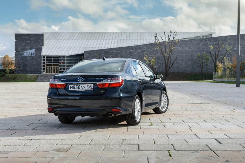 В сегменте «дороже миллиона» россиян интересуют немолодые Toyota Camry