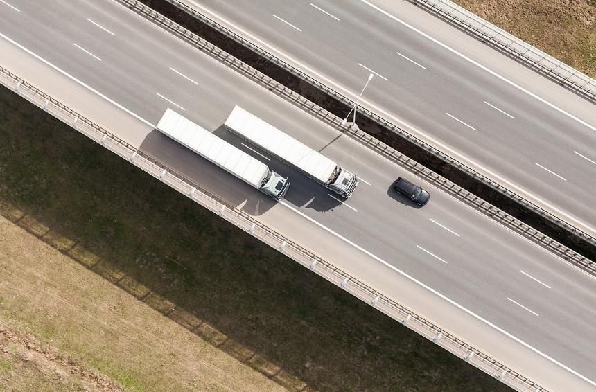 Как водителям грузовиков и легковушек ужиться на одной дороге