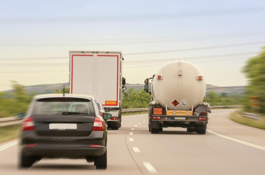 Как водителям грузовиков и легковушек ужиться на одной дороге