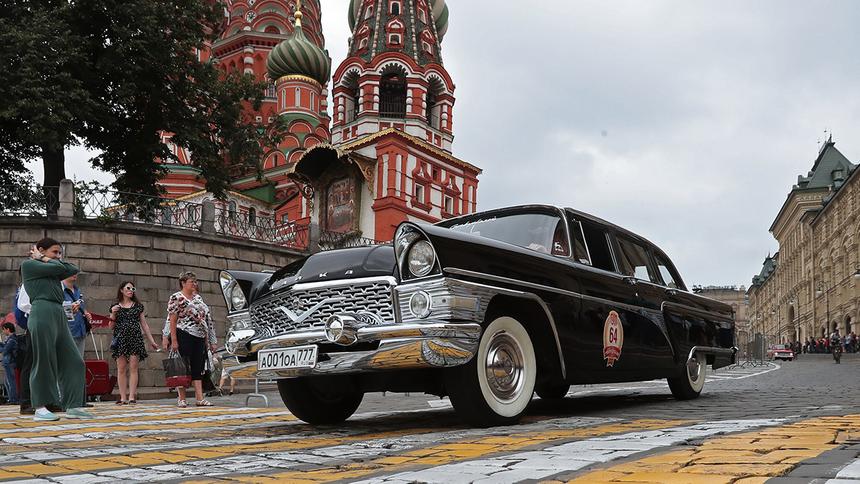 Россияне хотят возвращения на дороги машин Чайка и ИЖ