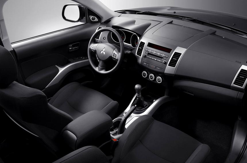 Громкий и жёсткий: почему не стоит брать Mitsubishi Outlander XL