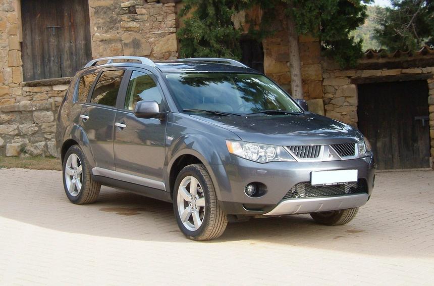 Громкий и жёсткий: почему не стоит брать Mitsubishi Outlander XL