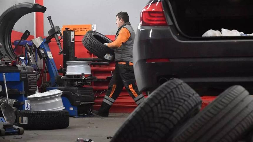 Россиян предупредили о скрытых платежах в шиномонтаже