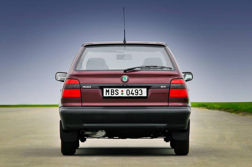 Новая «девятка» или трёхлетняя Skoda: муки выбора россиян 25 лет назад