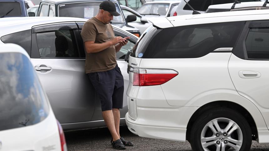 Как понять, что продавцом машины руководят жулики: советы криминалиста