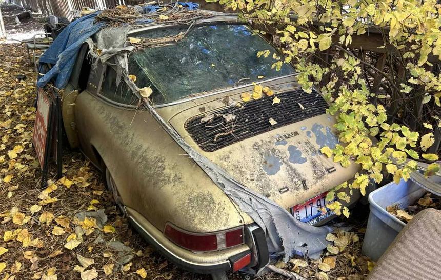 Забытый всеми Porsche 911 Targa оказался уникальной находкой