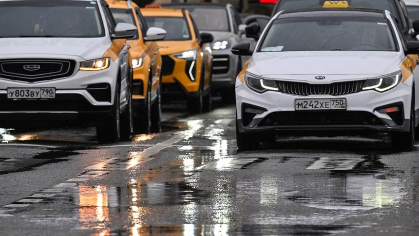 Самозанятые водители взбунтовались против локализации такси