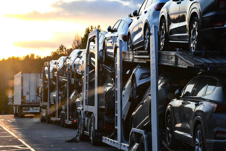 Россияне торопятся привезти автомобили перед повышением утильсбора