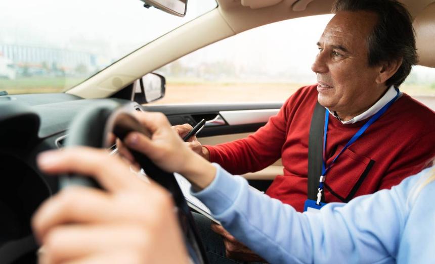 Упорство или глупость: как сдают на права некоторые британцы