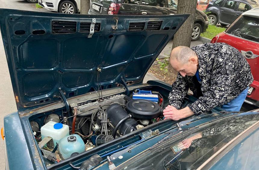 «У меня в машине маленький гараж»: история Матвея, который отказался от автосервисов