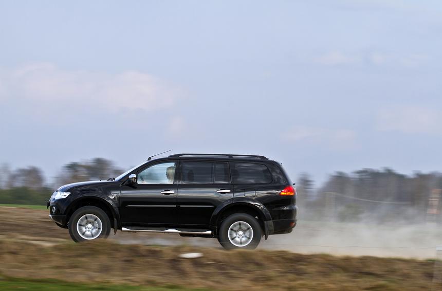 Проходимость и больше ничего: почему вам не нужен Mitsubishi Pajero Sport