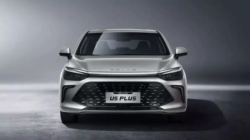 Марка BAIC торопится распродать седаны BAIC U5 Plus