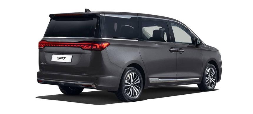 Открыты продажи нового российского минивэна за 4 690 000 рублей