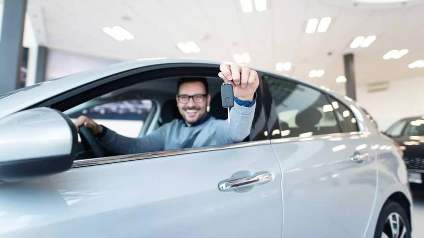 Траты россиян на новые машины достигли исторического максимума