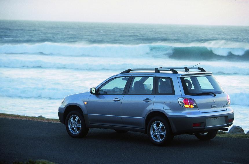 «Напоминает ВАЗ»: почему вам не нужен старый и дешёвый Mitsubishi Outlander