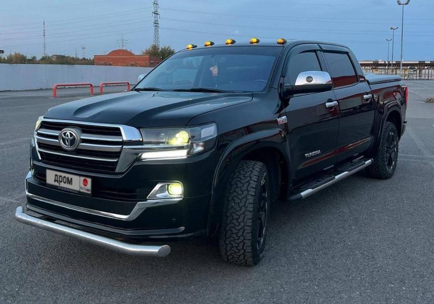 В России продают «уникальный» пикап Toyota Land Cruiser 200