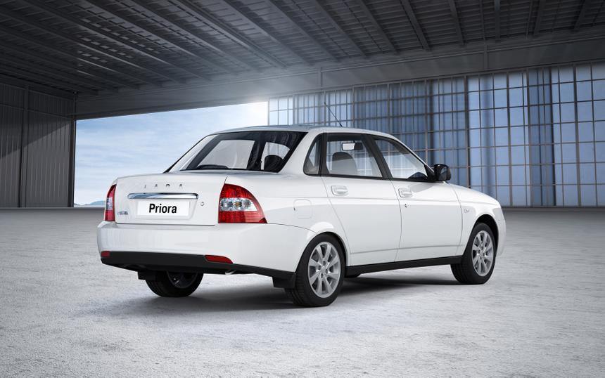 Фанера вместо стекла: какие «ободранные» машины делал автопром РФ