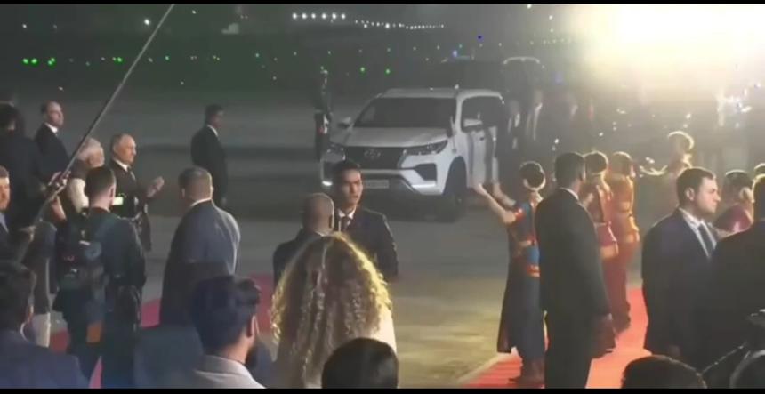 Нарендра Моди встретил Владимира Путина на внедорожнике