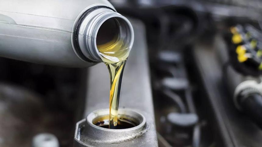Опрос показал, какое моторное масло и где покупают автовладельцы