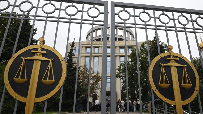 «Профессиональный истец» выиграл суд у автодилера