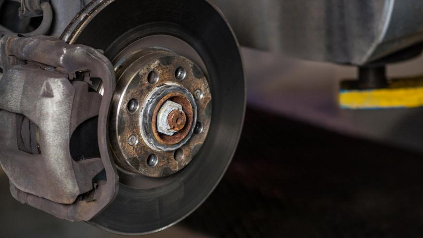 Россиянам объяснили, почему скрипят тормоза и что с этим делать