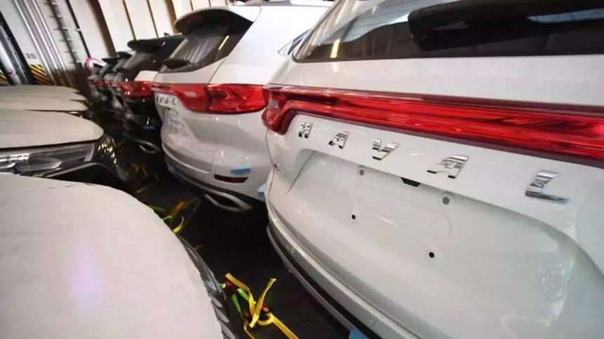 Китай наращивает автомобильный экспорт, но не в Россию