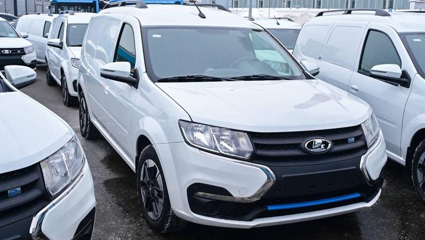 Первая партия Lada e-Largus вышла на улицы Москвы