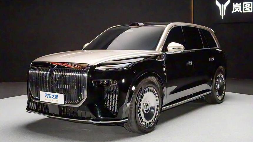 В России начались продажи крутого кроссовера Voyah