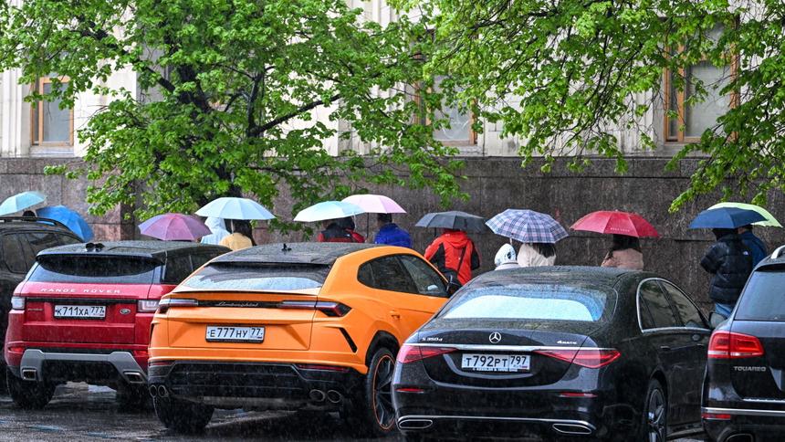 Раскрыто, автомобили каких цветов интересуют россиян