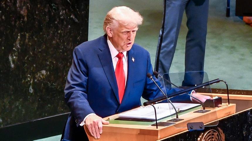 Трамп захотел отобрать половину моста, который строит Канада