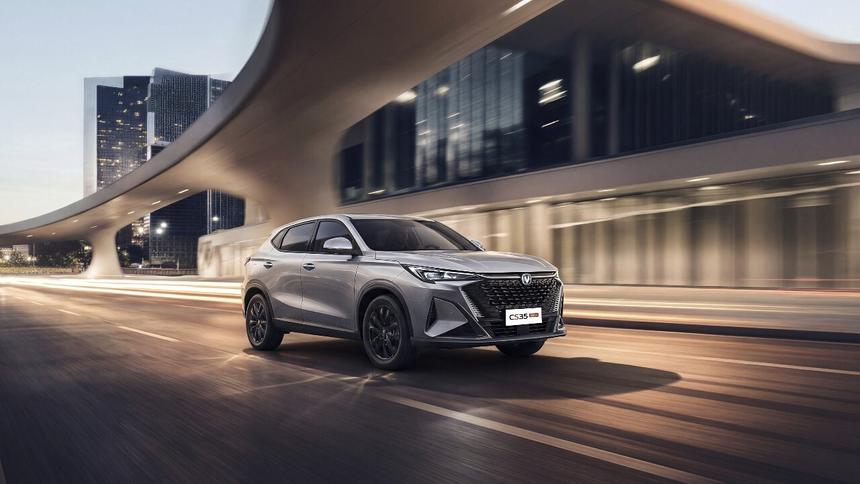 Changan объявил цены на новый эффектный кроссовер в России