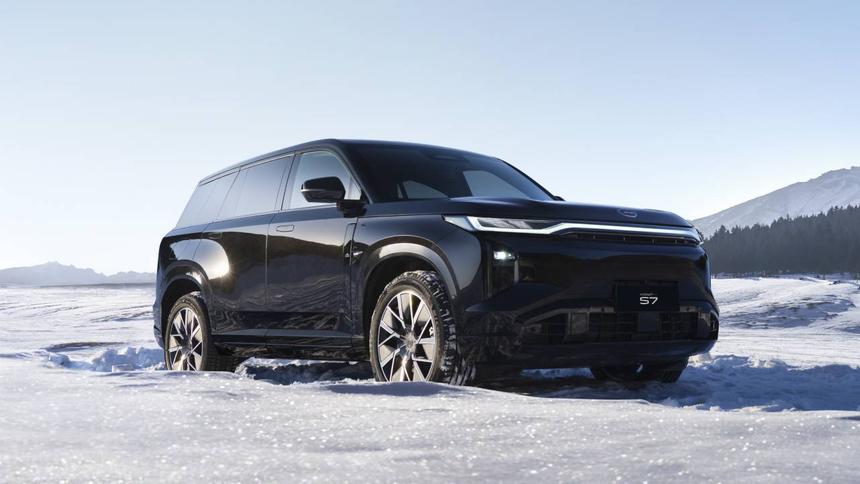 В России раскрыто оснащение нового крутого кроссовера GAC