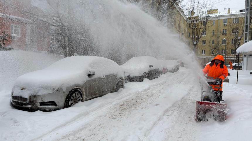 Водителям в одном регионе России пригрозили эвакуацией машин из дворов