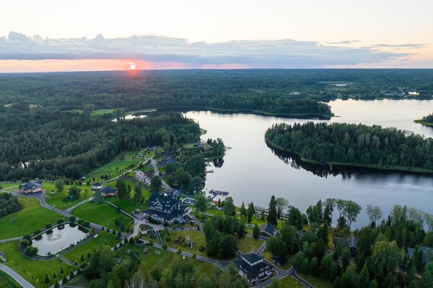 В Торопецком округе 120 озер. Наговье — одно из самых больших, и на этом фото лишь малая его часть