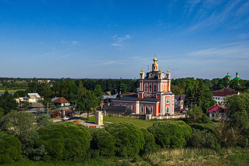 Корсунско-Богородицкий собор построен «доброхотными пожертвованиями» граждан Торопца и императора Павла I, который в 1798 году выдал на постройку 4 тысячи рублей