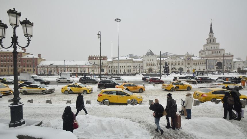 Таксистов на вокзалах начнут жёстко наказывать в одном из городов