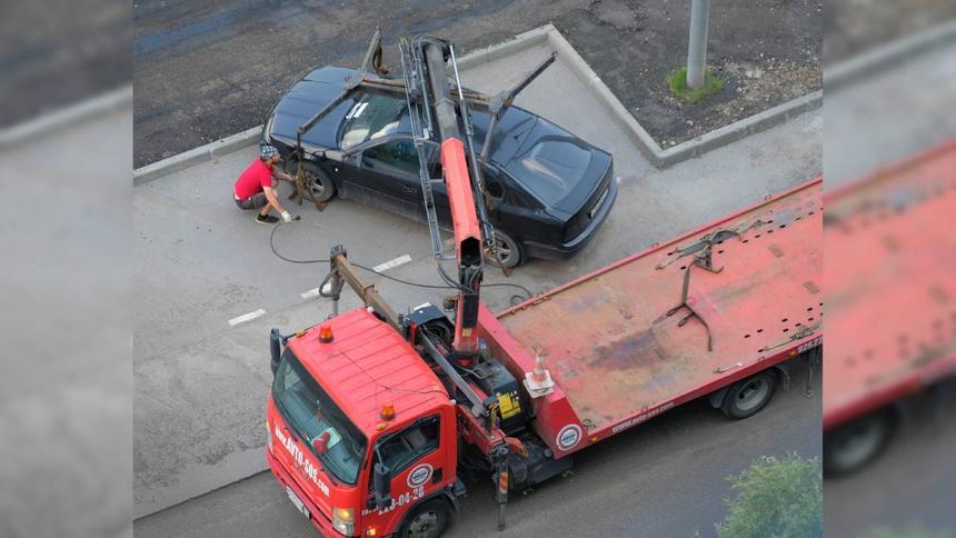 Россиянам объяснили, что влияет на цену эвакуации машин