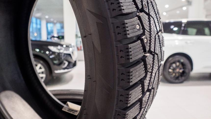 Россиян предупредили о рисках поздней замены шин