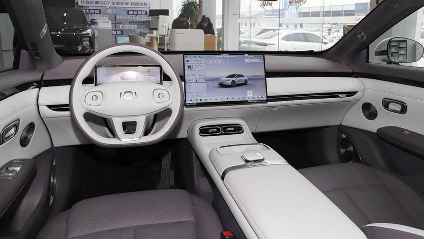 В России появился новейший хэтчбек Changan