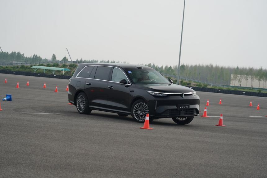 Тест нового кроссовера Wey V9X: он круче «Лисяна»