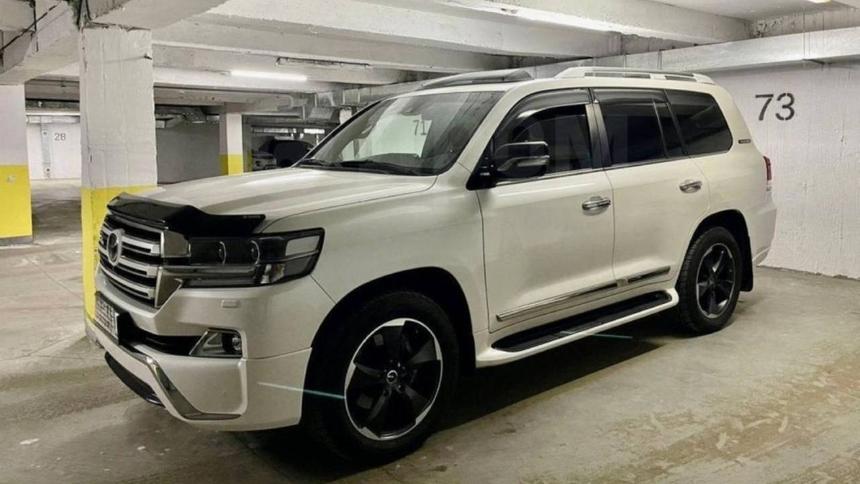 В России выставили на продажу Toyota Land Cruiser с минимальным пробегом