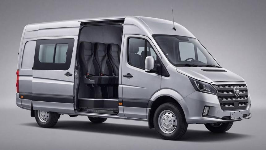 Foton объявил цены на новый семиместный фургон в России