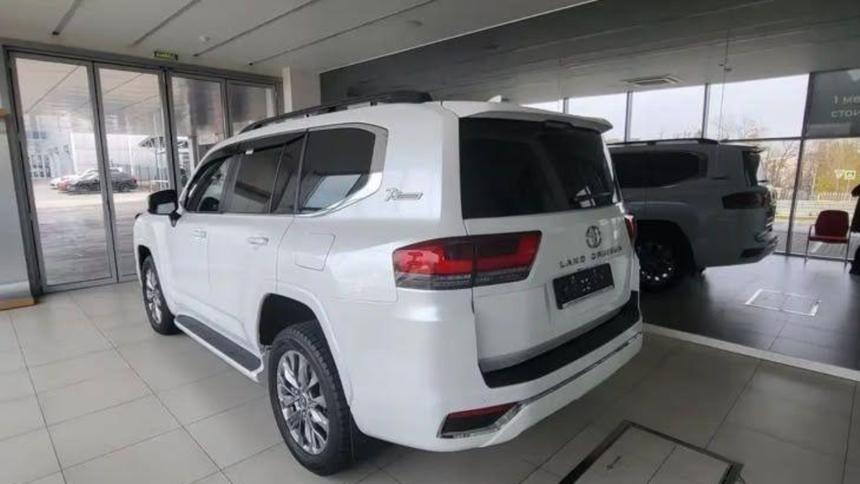 В Якутии на продажу выставили очень дорогой юбилейный Toyota Land Cruiser