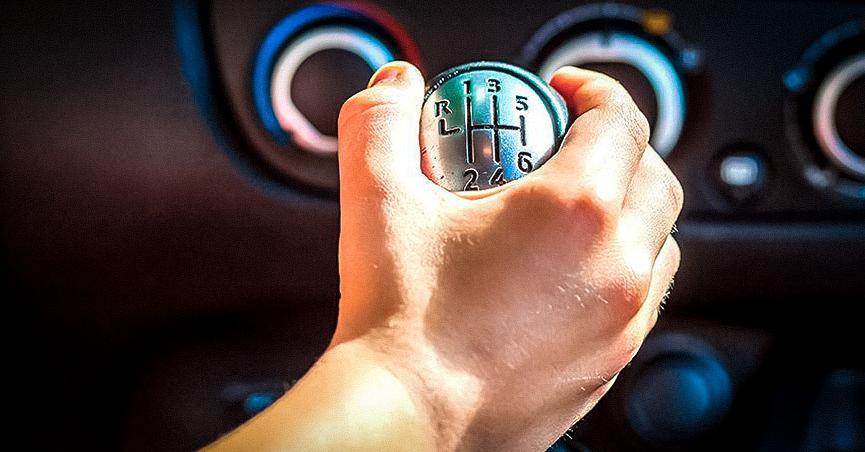 Как научиться правильно ездить на "механике" - Quto.ru